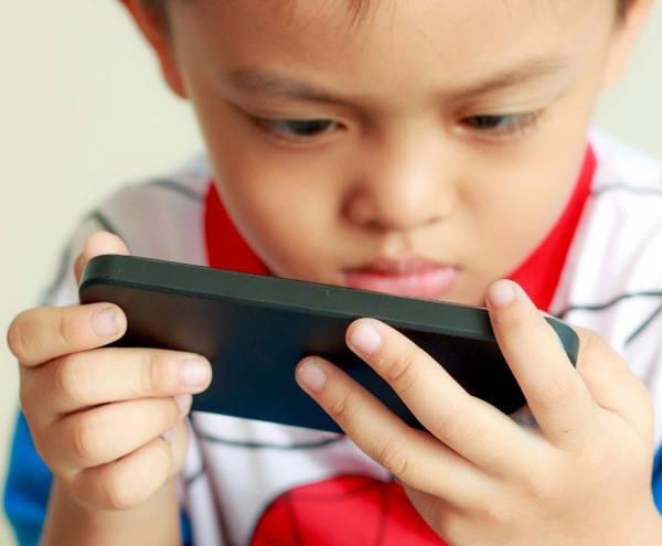 怎么才能让小朋友减少玩手机