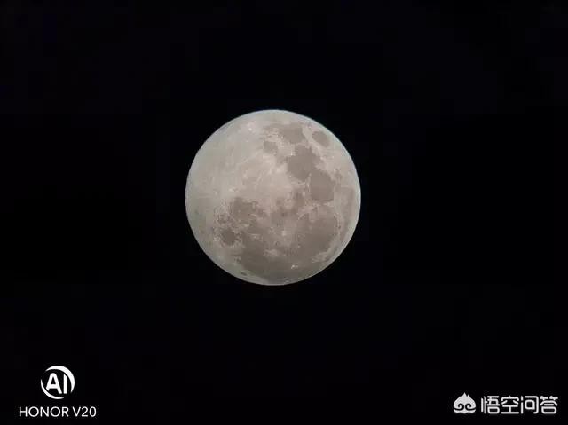 华为,小米,荣耀都用自家的旗舰手机拍圆月亮,你觉得哪个比较真实?_乐乐简笔画 杠上了,元宵节月亮很忙,小米9、荣耀V20、华为P30pro都来拍月亮。 首先祝大家元宵节快乐,虽然祝福来的晚了一些。 记得雷军王源尬聊时候,王源问了雷军可以拍月亮吗? 今天雷军给出正式回应,小米9支持随手拍月亮! 雷军刚说完随手拍月亮,绝对是手机拍照的难题,附上了小米9的样张,称小米9在拍照科技上有一些突破。