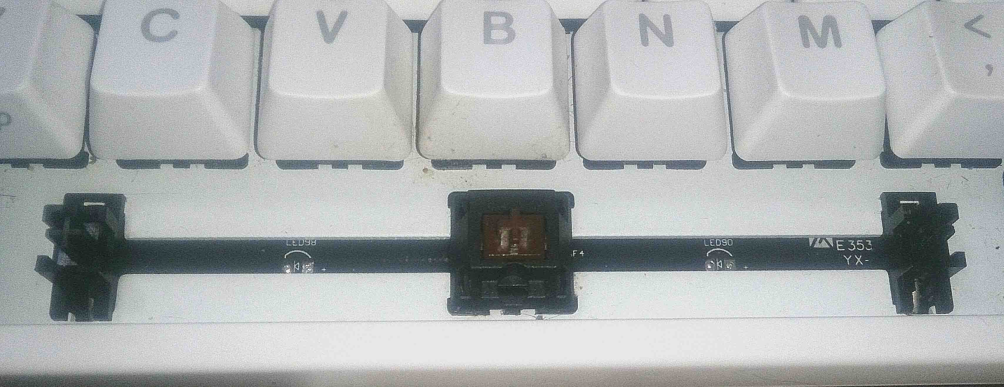 cherry机械键盘的空格键很松,是为什么?