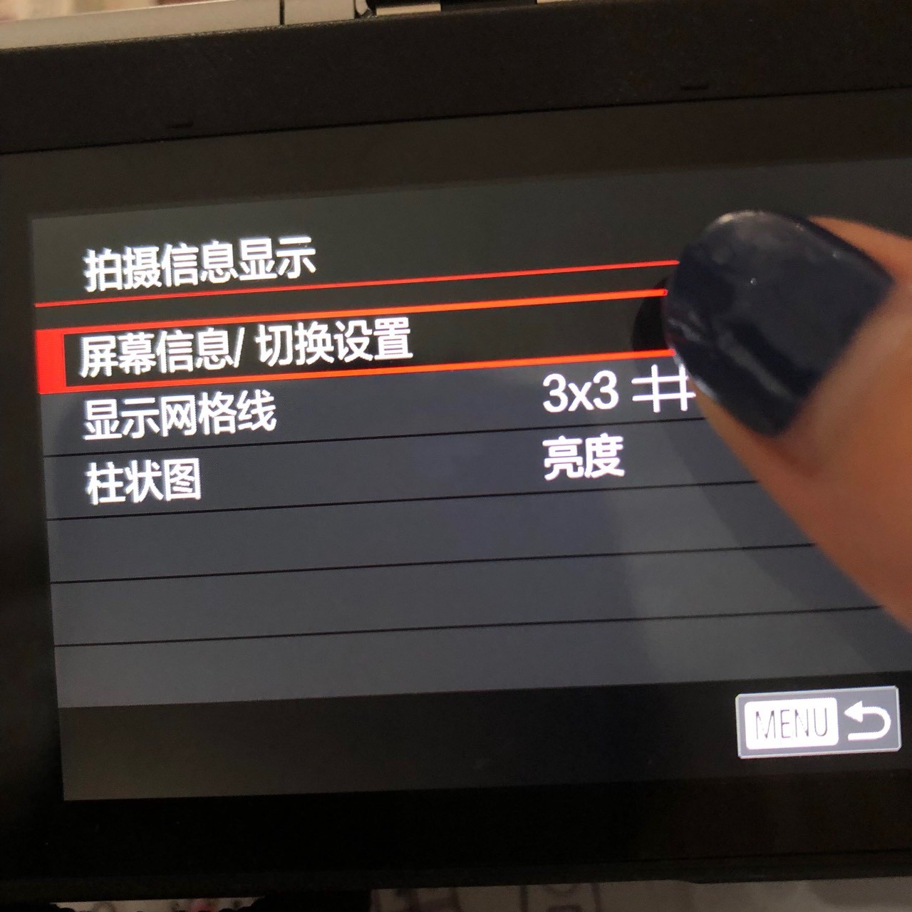 请问,佳能m6网格线选了,但拍照时不显示,是怎