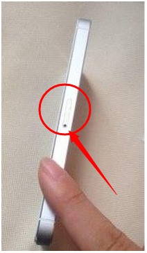 怎样装电话卡进手机 ChMkJ1or_UqIQkG0AABPsKeCymEAAi_6QM-nFYAAE_I590.jpg