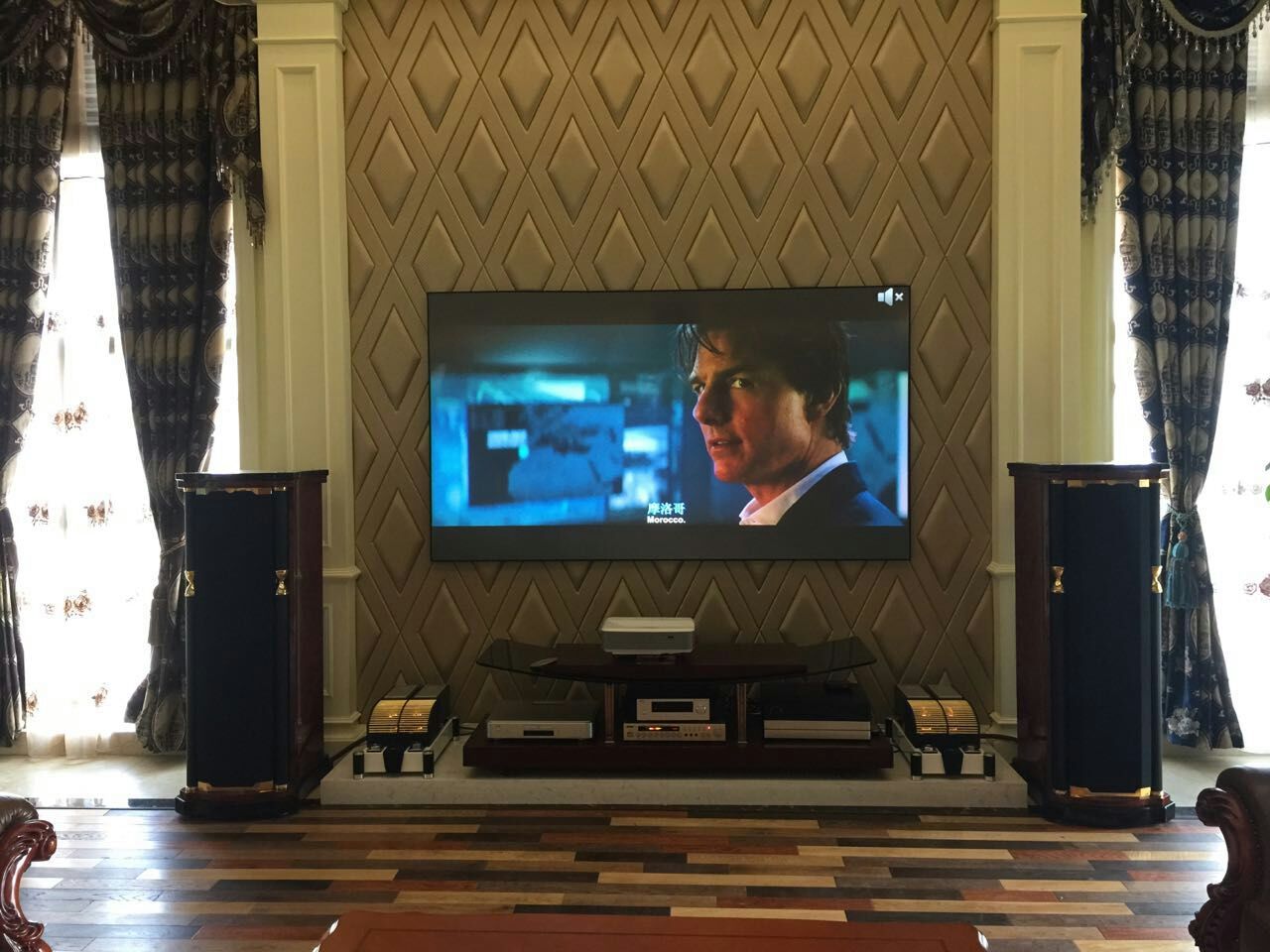 OPPO可以把手机屏幕投影到三星智能电视机上