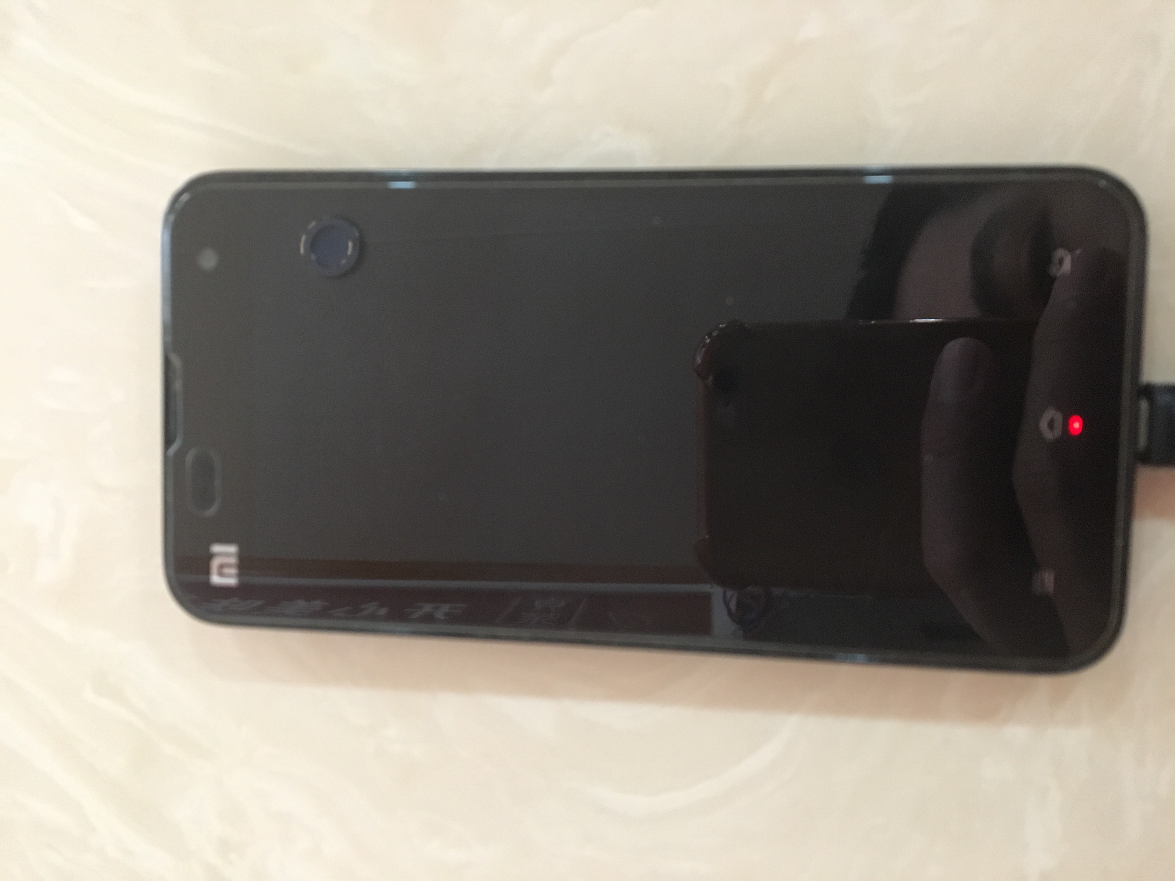 我的乐视2手机黑屏开不了机,充电时红灯亮怎么