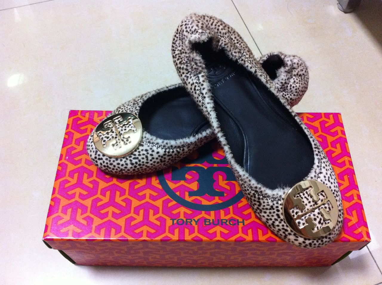 有点像长颈鹿的标志是什么品牌是报喜鸟旗下的