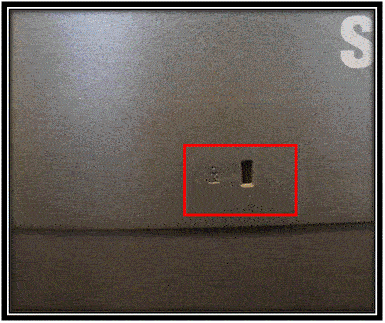 液晶显示屏后面有个小孔,带锁头标志的是干什么的?