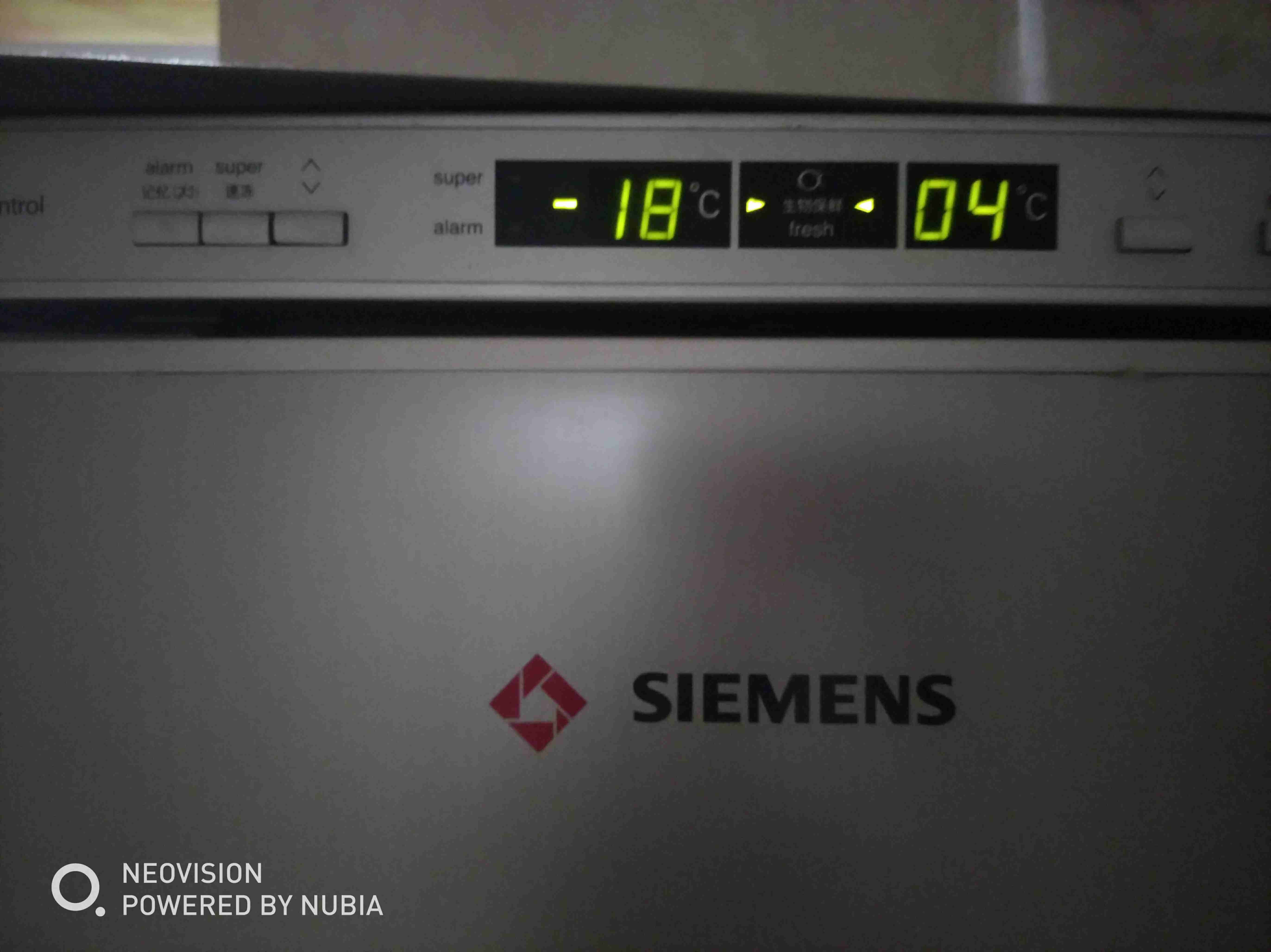 关于西门子刻kk22F57TI的温度设置？？ 冰箱的冷冻室温度显示-18度，但是数字一直在闪烁跳动，不是警报，求