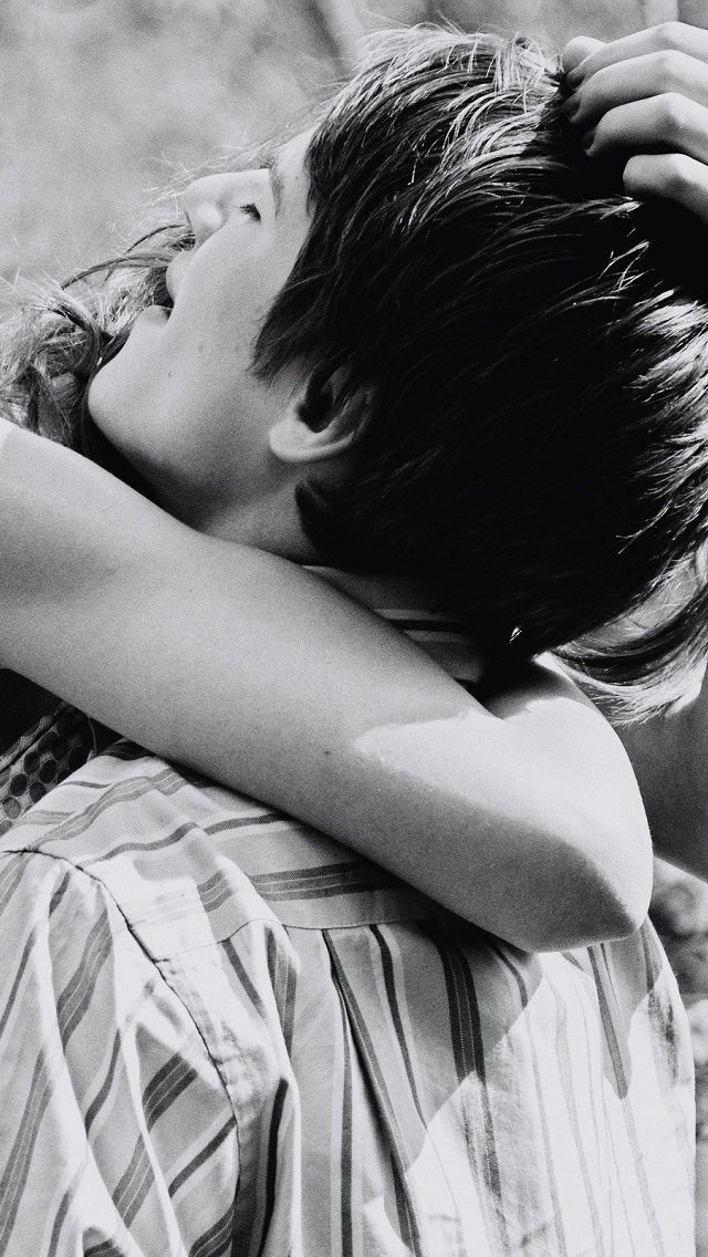 急急急求手机黑白壁纸打包要黑白男女爱情的欧美风格的小清新也行文字