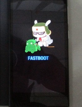 小米手机忽然出现fastboot页面,关不了机,按音量键和开机键页面就一直