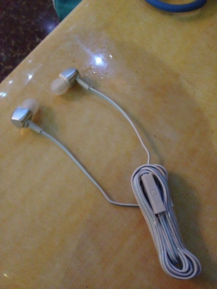 什么耳机音质好并且话筒不错,在50元左右