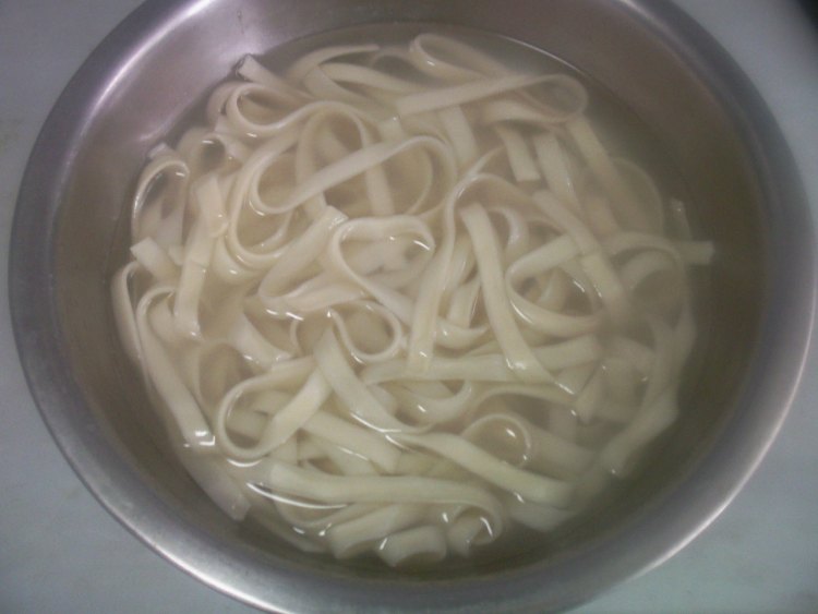 豆腐配什么做面条卤 ChMkJ1pCzpmIcjXVAACxU_HppFYAAjhXgALqFkAALFr376.jpg