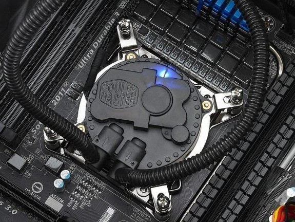 水冷散热器要加水吗？