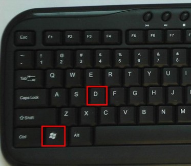 只要一按键盘上的“D”就自动回到桌面并刷新怎么处理?