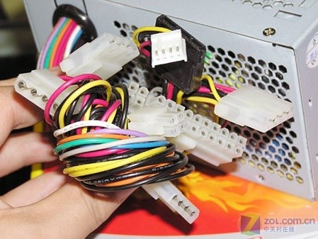 一个12V直流电源能接二个12V用电器吗?