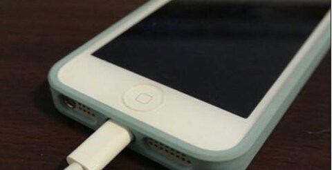 iPhone 6手机摔坏了,开不了机了,该怎么开机?