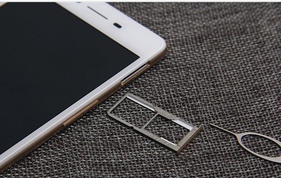 vivoy67的sd卡时和sim卡可以同时装进手机里吗