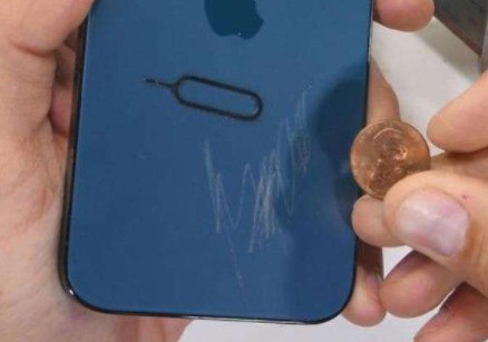 iPhone15边框容易有划痕吗