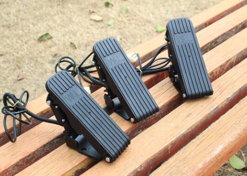 电动车折叠脚踏原理