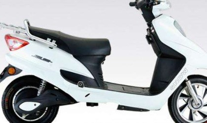 为何我的来自电动车不能安装后脚踏板????