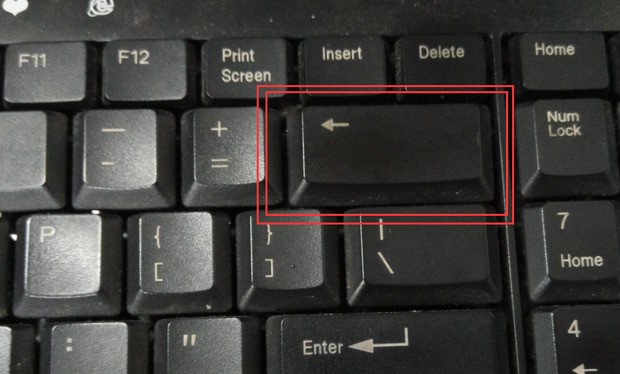 word文档中出现了半截字怎么样解决