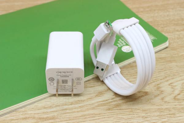 荣耀手机能用OPPO手机充电器充电吗?