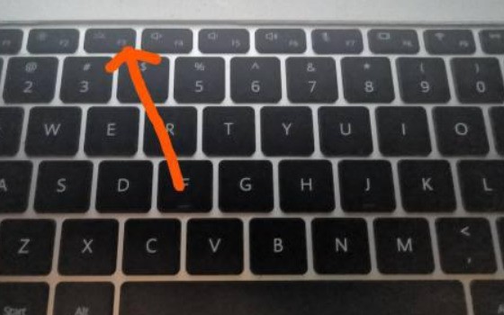 怎么强制开启MacBookPro的键盘灯光