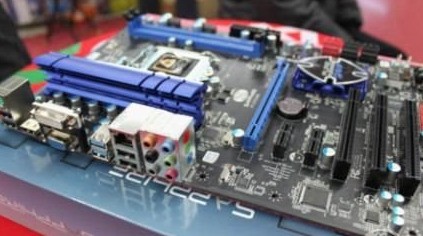 联想品牌机h61芯片可配rx560显卡吗 ？