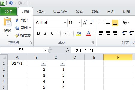 在EXCEL表格中肿么让两个表格成为一格