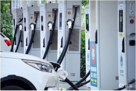 星途追风PHEV VS哈弗H6,懂车的人会选谁?