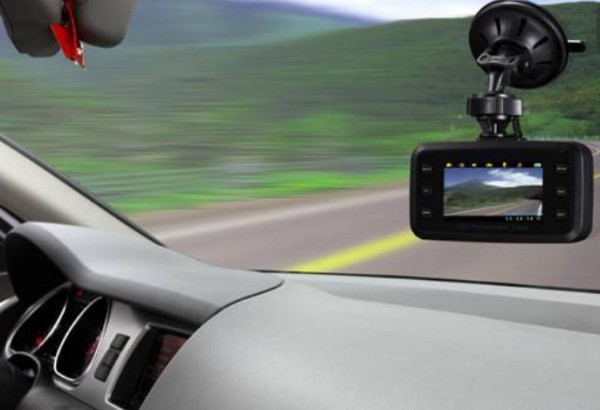 行车记录仪插上SD卡显示需要格式来自化为什么