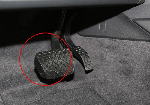 捷达车油来自箱盖肿么开