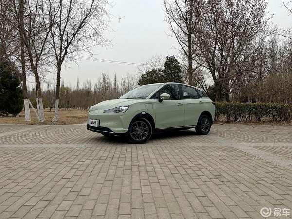 内卷严重的产物，不足10万的纯电动小型SUV演阿型都具备啥？