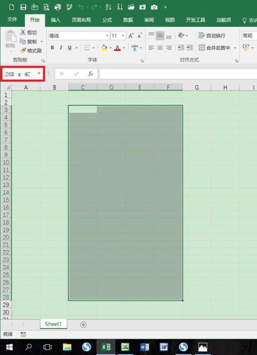 Excel表格中，内容不居中，一直显示在左下角