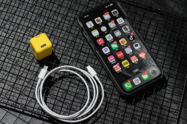 iphone14pro充电能用多少w?