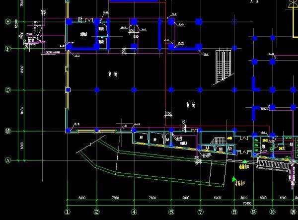 CAD平面图有时候外面会标注大小，最外面有时候用字母代替的是什么意思？？