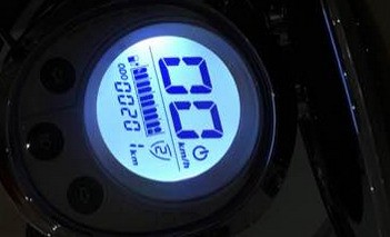 雅迪战神e360怎么看剩余电量