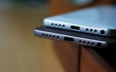 小米1的底部是哪些孔