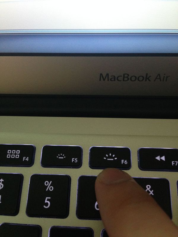 苹果macbook air键盘灯亮怎样取消