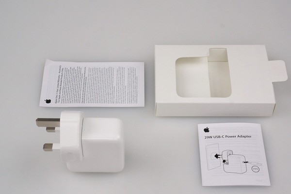 苹果15用何种快充充电器比较好?