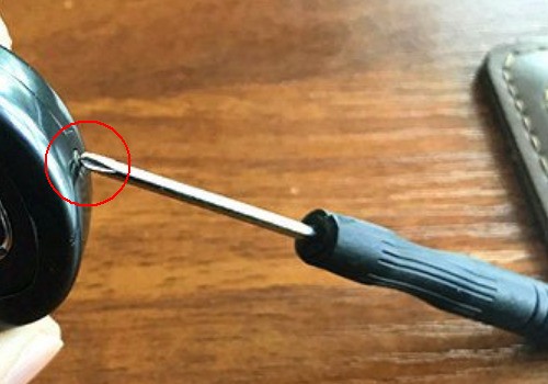 北京现代朗动遥控钥匙肿么换电池