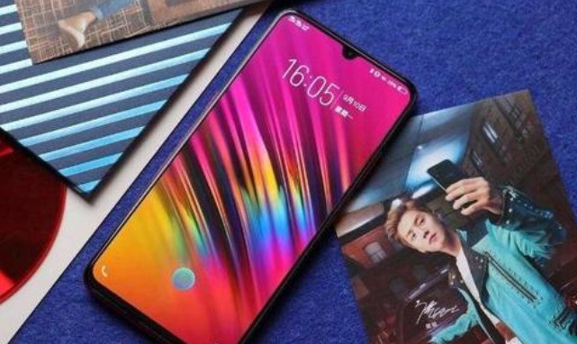 马上年末了，这次给大家说一下买手机是8+256好还是12+128好？