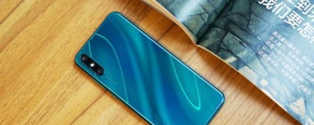手机浸水后黑屏,但手机还在运行