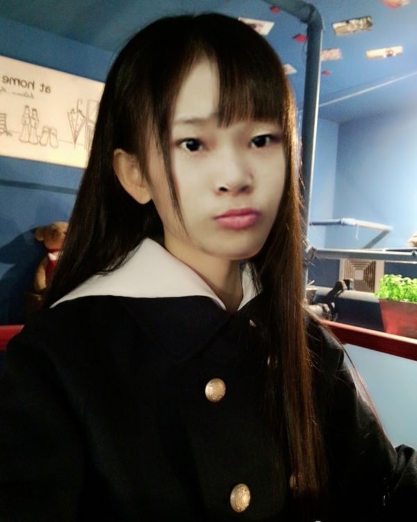 各位会PS换脸大神帮帮忙啦～谢谢^ω^ 图一的相片四个人物各位亲随意选两张换图2和图3 还有最后看