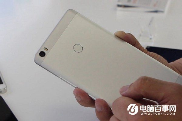 小米后盖肿么拆卸