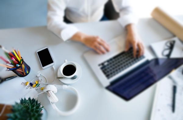 一张清晰轴笑胜决船独成境度特别高的图肿么变成这种模糊效果 急！！！