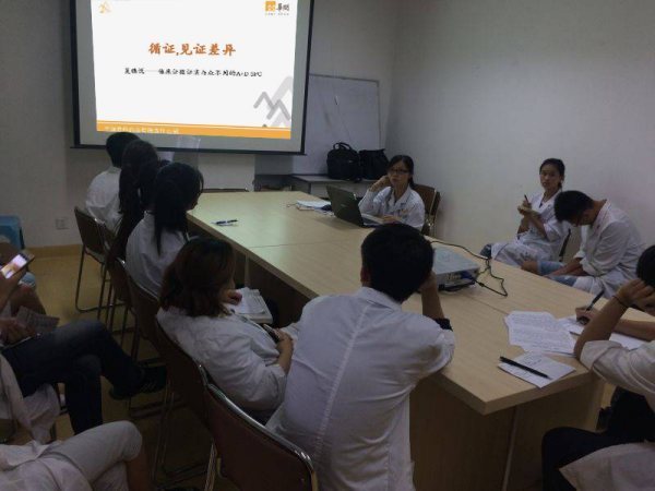 请求ps大神帮忙p个图，把PPT截棉展图ps到科室会的幻灯投影上，随后把拍摄日期改成12月25日，谢谢