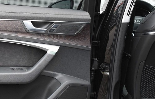 奥迪A6L的后排座靠背肿么拆