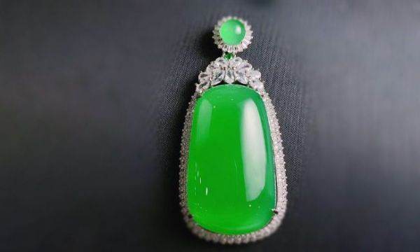 苹果手机蓝牙耳机联接后怎么看电量 苹果手机连蓝牙耳机怎么看电量显示在哪里了