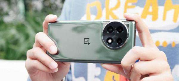 一加11值得入手吗？三个维度，深度分享它的真实优缺点