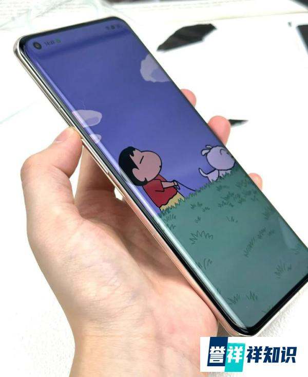 手机屏幕生死战：为什么曲面屏消失，折叠屏能否逃过一劫？