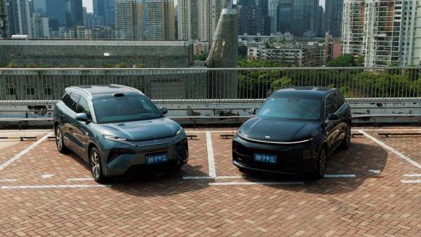 汽车上的车机芯片是负责干嘛的，我们买车要考虑它们吗？